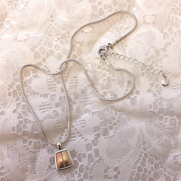 Vintage NEW LC Liz Claiborne Yellow Rose White Gold Tone Pendant Silver Necklace - Picture 2 of 6